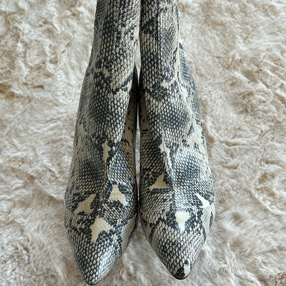 Snake skin pointed toe booties, size 6 🐍 - Picture 2 of 11